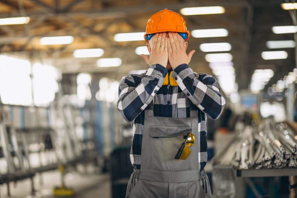PRL y absentismo en el sector industrial: lo que nadie te explica sobre su relación directa