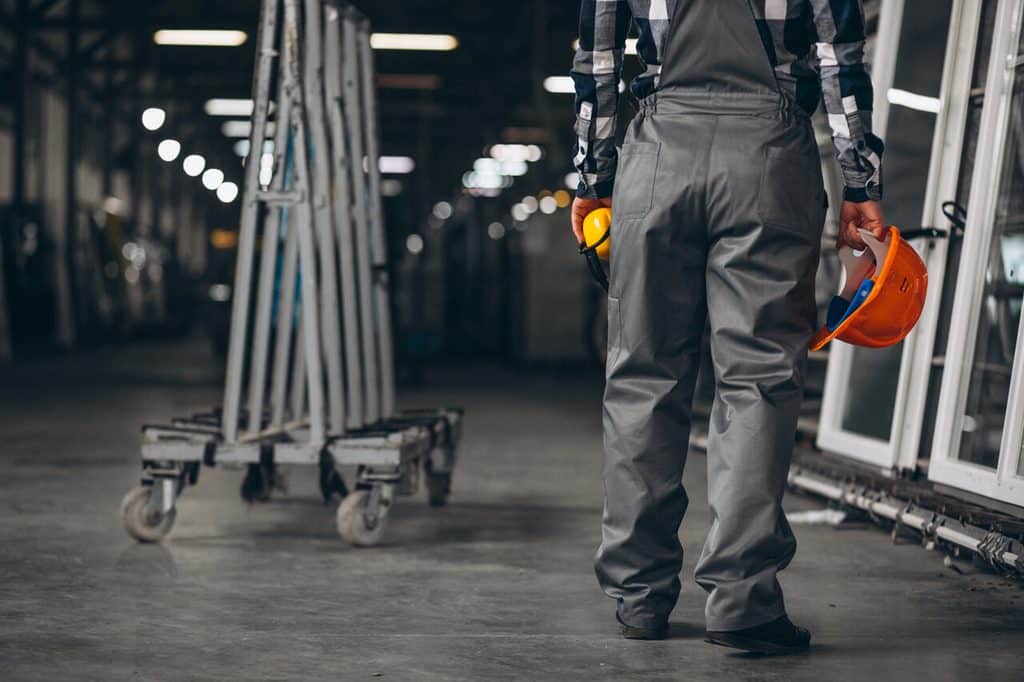 Espacios confinados en industria: cómo identificar, evaluar y controlar los riesgos antes y durante el acceso de trabajadores